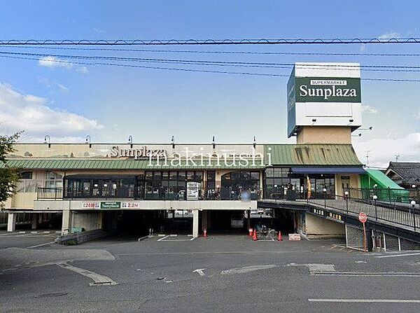 サンプラザ島泉店 徒歩10分。 780m