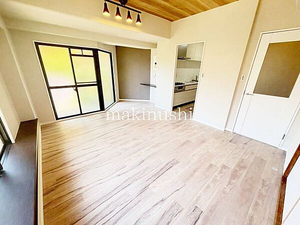 2026年3月リフォーム済みの2LDK！1階部分で専用庭付きのお部屋！テラスも広々としており、南向きで陽当り良好です！