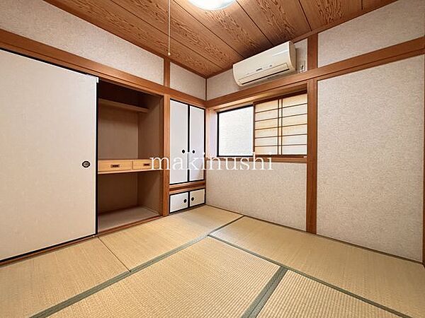 タタミがあれば冬にはこたつを置いたり、小さなお子様がいれば遊び場やお昼寝スペースとしてもいいですね♪