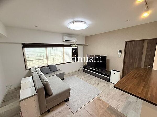 角部屋につき採光・通風良好な3LDK！2017年3月にオールパナソニックのフルリノベーション歴あり♪8階建ての2階部分で、階段でも気軽に上り下りできるお部屋です♪