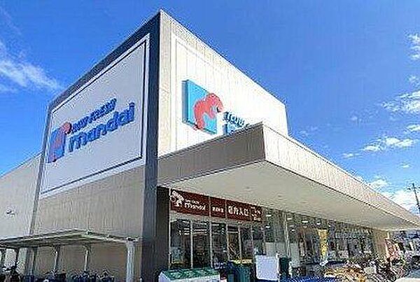 万代堺深井店 徒歩9分。 680m