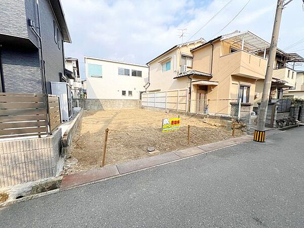 外観：327002205608