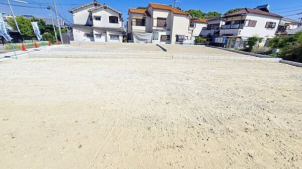 2号地のお写真です■更地■全4区画の分譲地■建築条件無し。お好きなハウスメーカー様で建築できます■近隣商業施設充実してます■道路高低差ほぼなし■駐車場3台以上のプランも可能です■