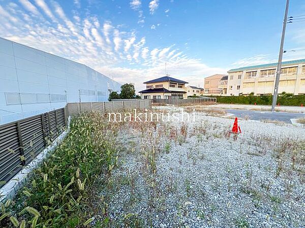 ■全13区画の分譲地■8号地は土地41.14坪■建築条件無し■生活便利な立地条件です■近隣には関西スーパーやコンビニエンスストア、ホームセンターがございます■