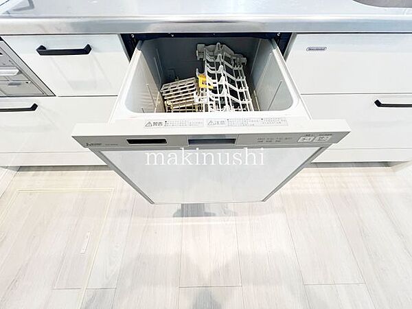 食器洗い乾燥機！洗浄機でお皿を洗うと、水道代が節約出来るんです。嬉しいアイテム。