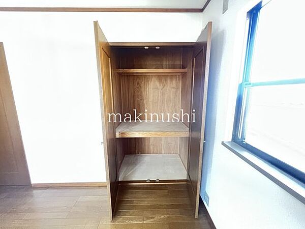 大きな収納スペースです。これだけの広さがあれば、かなりの量のお荷物を収納出来ますね。