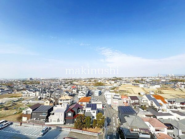 眺望です。本当に眺めがよく、ずっと見ていられます。山、緑の自然と都市機能が調和した堺市は空気も美味しく感じます。