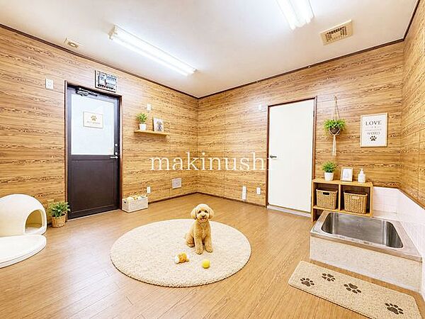 【ペットルームのAIイメージ写真】AIによるペット飼育時のお写真となります。（実際に家具やペットは付いておりません。ご自身のご趣味に合わせてご設置いただきますようお願い申し上げます。参考写真）