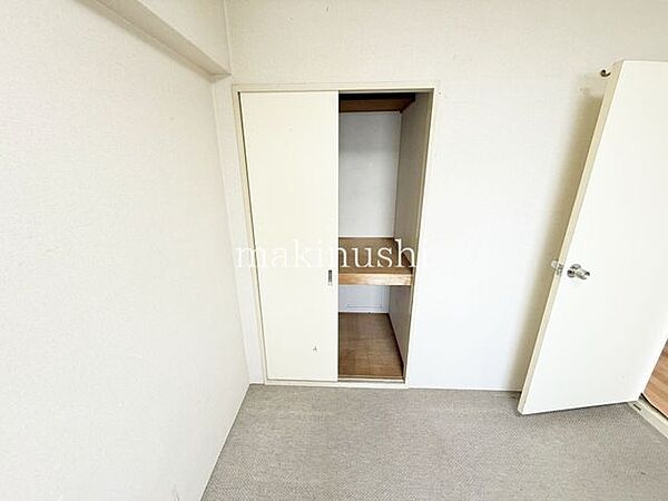収納スペースです。これだけの広さがあれば、かなりの量のお荷物を収納出来ますね。