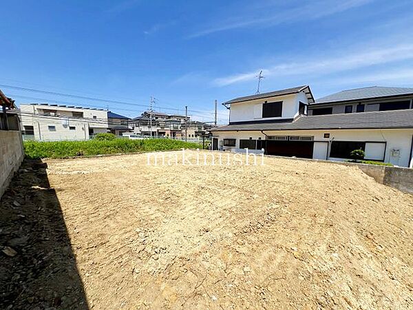 ■金剛駅徒歩4分■土地43.68坪■建築条件無し■前面道路幅員約6.0ｍ■お好きなハウスメーカー様、工務店様で建築出来ます■朝陽が差し込む東向きのお土地です■
