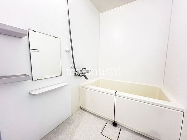 清掃の行き届いた清潔感溢れるお風呂！暖かみのあるユニットバスです。ご家族の帰宅時間がバラバラのご家庭でも快適に入浴できますね♪