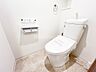 トイレ：何だか落ち着けるトイレ空間です。トイレは快適な温水洗浄便座付きとなっております。こんな綺麗にお手入れされたトイレは本当に嬉しいです。
