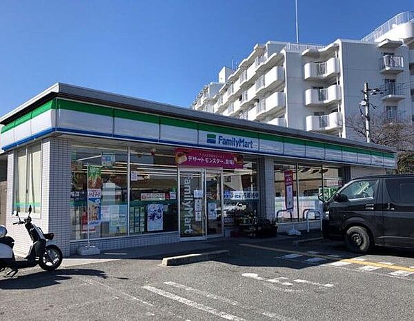ファミリーマート大阪狭山半田店 徒歩7分。 550m