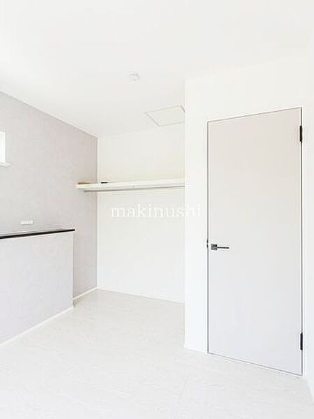 2階各居室にはクローゼットがあり、お洋服が整理できてお部屋が広く使えます♪