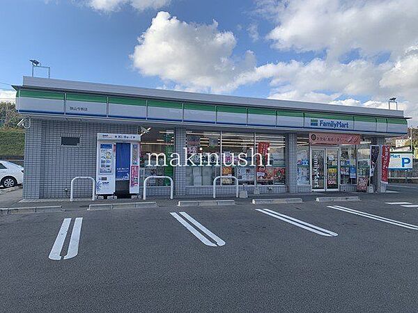 ファミリーマート狭山今熊店 徒歩3分。 210m