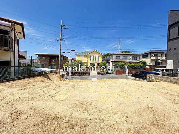 ■建築条件無しの更地です■土地約62.78坪■お好きなハウスメーカー様や工務店様で建築出来ます■前面道路幅員約6.2ｍ。駐車しやすい条件です■いつでもご見学可能となっております。ぜひご見学下さいませ■