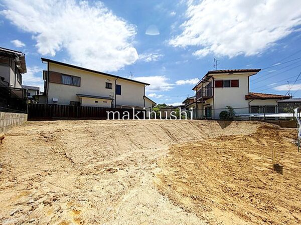 ■建築条件無しの更地です■土地約62.78坪■お好きなハウスメーカー様や工務店様で建築出来ます■前面道路幅員約6.2ｍ。駐車しやすい条件です■いつでもご見学可能となっております。ぜひご見学下さいませ■