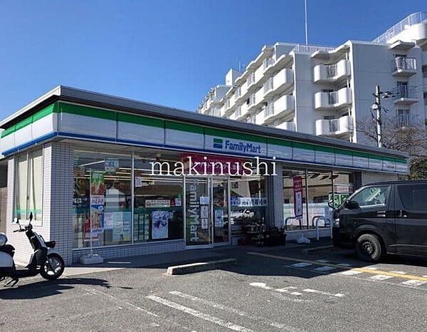 ファミリーマート大阪狭山半田店 徒歩7分。 540m