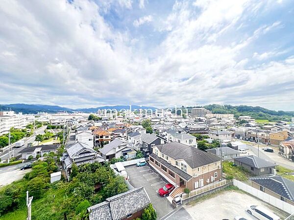 眺望です。本当に眺めがよく、ずっと見ていられます。山、緑の自然と都市機能が調和した河内長野市は空気が美味しいと有名です。