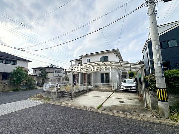 ■南西角地■駐車スペース3台■美装工事完了しました■庭付き一戸建てです■バス停まで徒歩2分♪■太陽光発電■家族の様子がわかる対面式キッチン■吹抜けのあるリビング空間■いつでもご見学可能となってます♪■