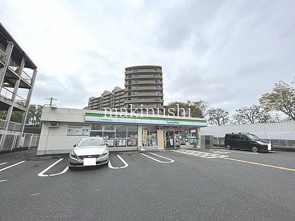 ファミリーマート河内長野南貴望ヶ丘店 徒歩7分。 530m
