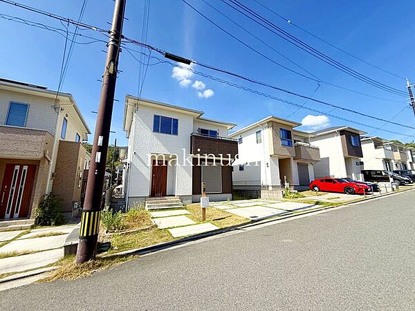 ■室内ハウスクリーニング済み■駐車3台可能です♪■平成29年建築のお家■南向きで日当たり良好■家族の会話が弾むカウンターキチン♪リビング階段♪■いつでもご見学可能となっております。ぜひご見学下さい♪■