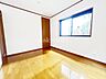 洋室：洋室です。収納付きのお部屋ですのでお片付けも楽ちんです。ベッドを置いて机をおいてテレビをおいてもすっきりとしたお部屋に仕上がります。とても快適なお部屋です。