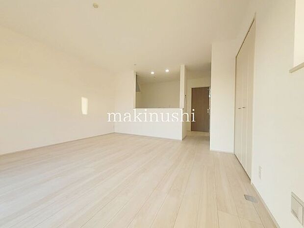 リビングコミュニケーションを育む、子育て家族にピッタリのカウンターキッチンです。