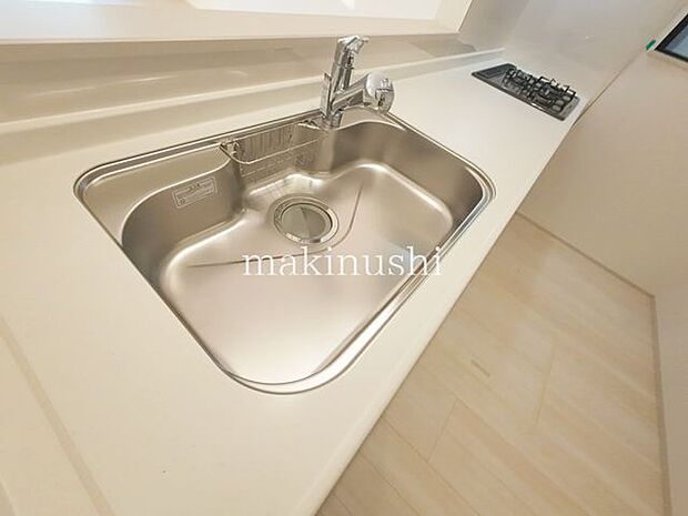 キッチン広々として洗い物なども使いやすいシンクです。