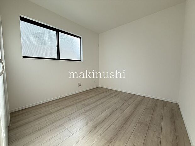 明るい洋室です。寝室にもお子様のお部屋にもご利用頂けます。