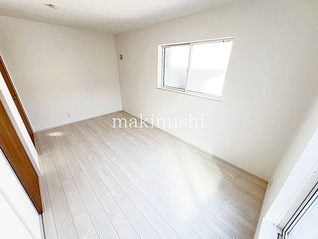 ・2面採光を確保した明るい室内は、風通しも良く、大変居心地の良い空間となっております。