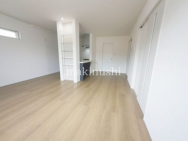 リビング忙しい朝も家族が揃って食事をして頂けるダイニングスペース。美味しいお料理と家族の会話が楽しめます。