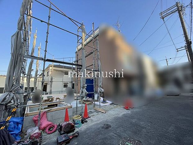 前面道路含む外観現在、基礎工事中です。完成まで随時写真を更新しておりますので、ぜひ「お気に入り登録」をお願いいたします。
