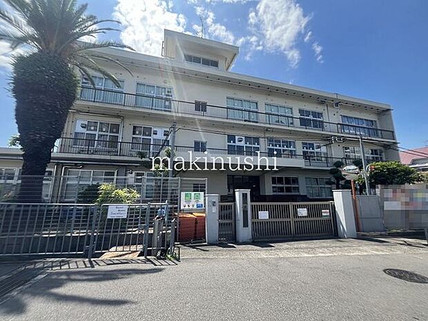 堺市立黒山小学校 徒歩7分。 550m