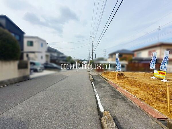 現地写真前面道路幅員（公道）約8.2ｍ歩道含む！！