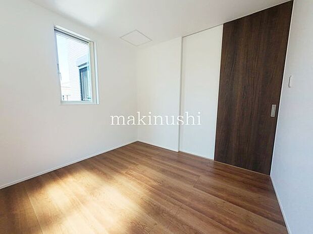 ・家族一人ひとりの大切なプライベート空間。趣味に合わせて使って頂けるようシンプルに仕上げてあります。