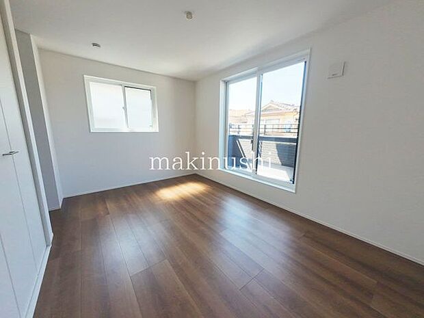 ・家族一人ひとりの大切なプライベート空間。趣味に合わせて使って頂けるようシンプルに仕上げてあります。