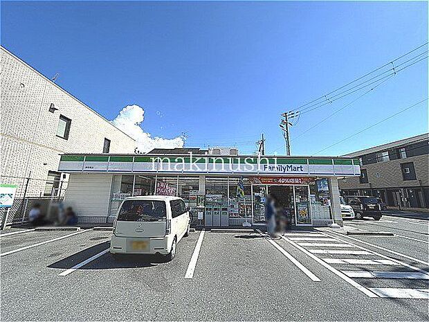 ファミリーマート堺草尾店 徒歩14分。 1100m