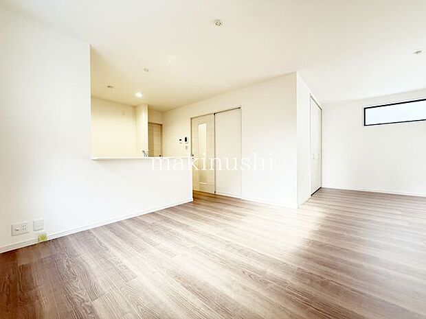 リビング約19.2帖とゆとりのあるリビングは家具の配置も自由自在、お好みのくつろぎ空間が作れます。