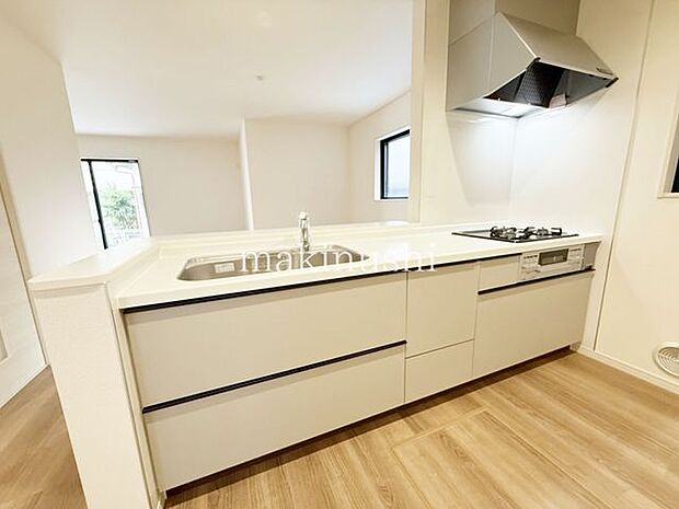 キッチン清潔感の有る白のシステムキッチン!