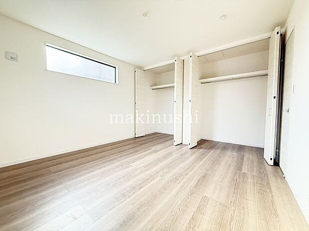 寝室クローゼット付き!丈の長いコートも余裕で収納できます。