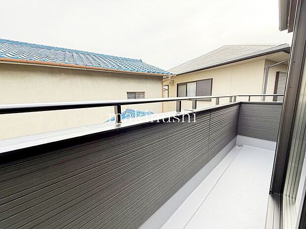 バルコニー二部屋続きの広々としたバルコニー