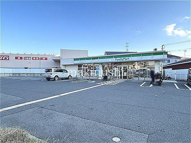 ファミリーマート堺深井畑山町店 徒歩10分。 730m
