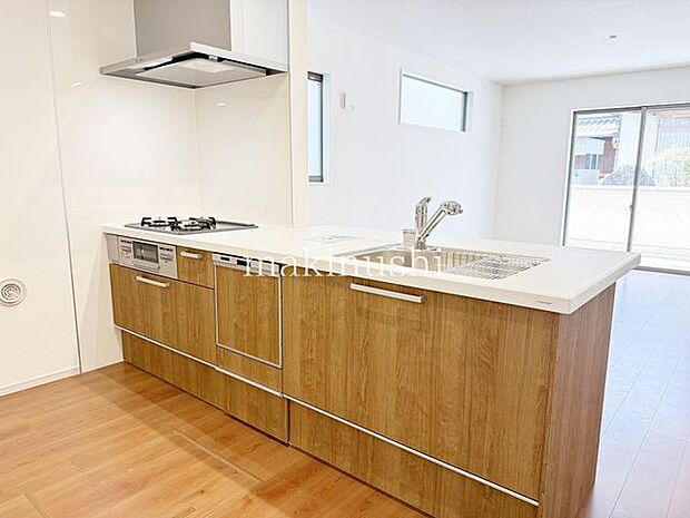 キッチン新しいお料理にチャレンジしたくなるピカピカのシステムキッチン