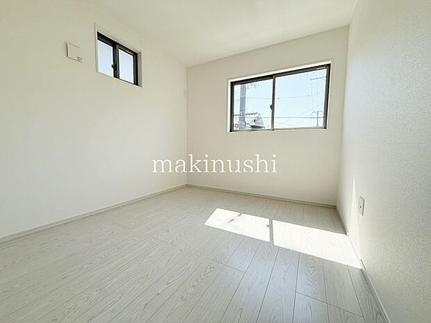 洋室B約6.0帖の洋室二面採光のお部屋です