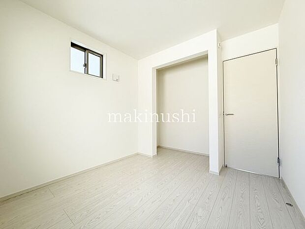 洋室C白いクロスがシンプルな洋室はアレンジしやすいので住まう人のセンスの見せ所です