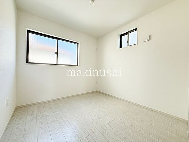 室内各洋室二面採光の明るく、風通しの良いお部屋です