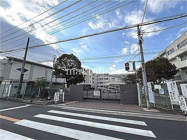 堺市立東百舌鳥小学校 徒歩11分。 860m