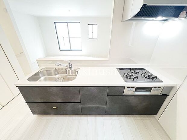 1号棟キッチンゆったりシンクは洗い物をするのに余裕の広さです。