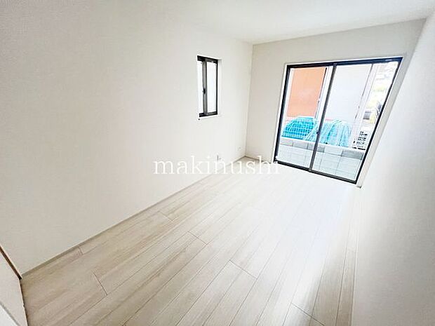 1号棟・全室フローリングなので、ちょっとした汚れはモップでサッとお掃除できます。